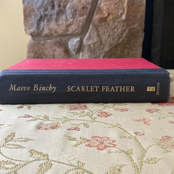 Scarlet Feather by author Maeve Binchy HARDCOVER - Picture 2 of 8
